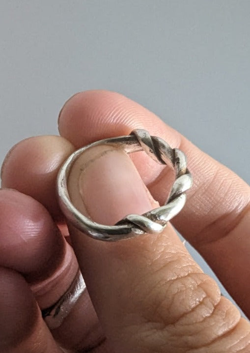 No Wokkas Worry Knot Ring