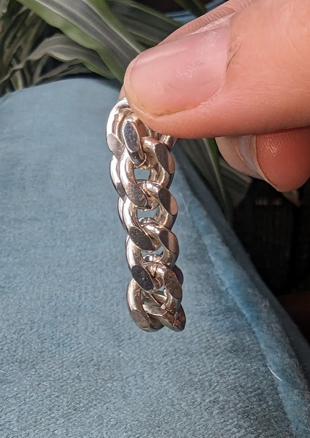 Encha(i)nted Ring