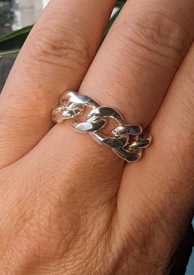 Encha(i)nted Ring